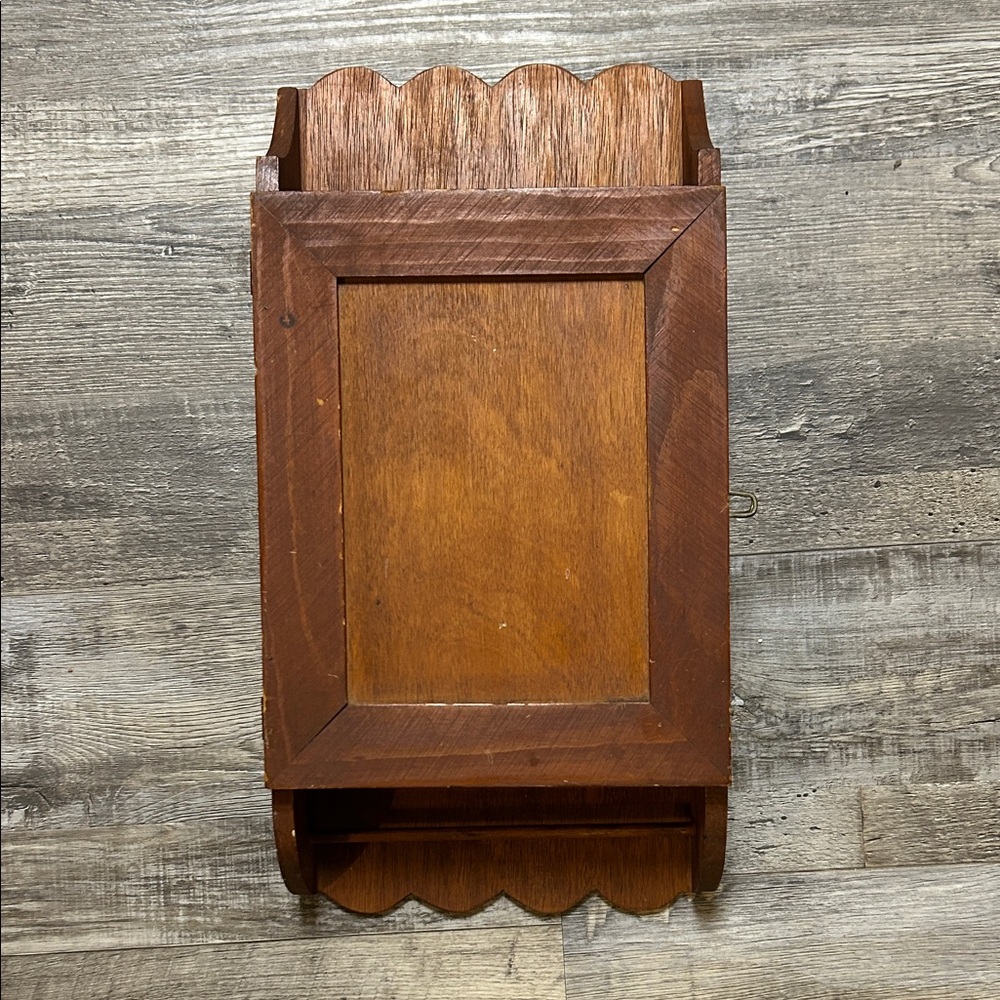 Vintage wooden display shelf with Scalloped Trim